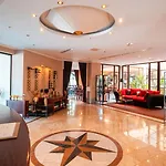 מלון Atrium 2*