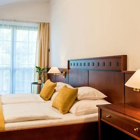 Atrium Hotel 2*
