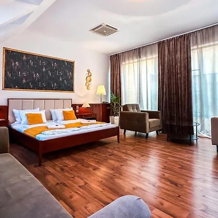 Atrium Hotel 2*